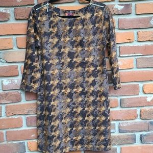 Isle Apparel print dress
